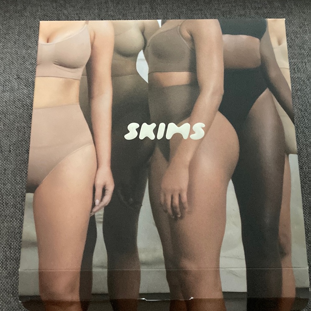 Skims core control thong clay s/m clay